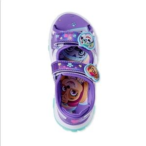 Toddler girls light up sandals / Sandalias de niñas con luces. Size 7.